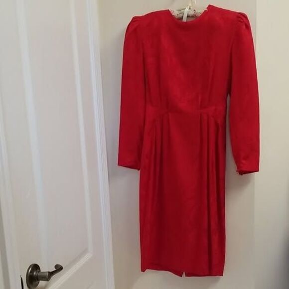 Red Dress 100 percent Silk - Picture 4 of 13